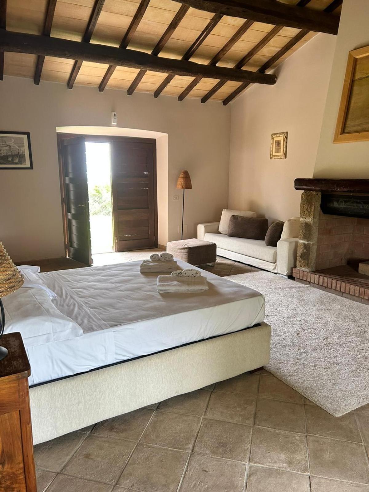 Agriturismo Cerrosughero Canino Екстер'єр фото